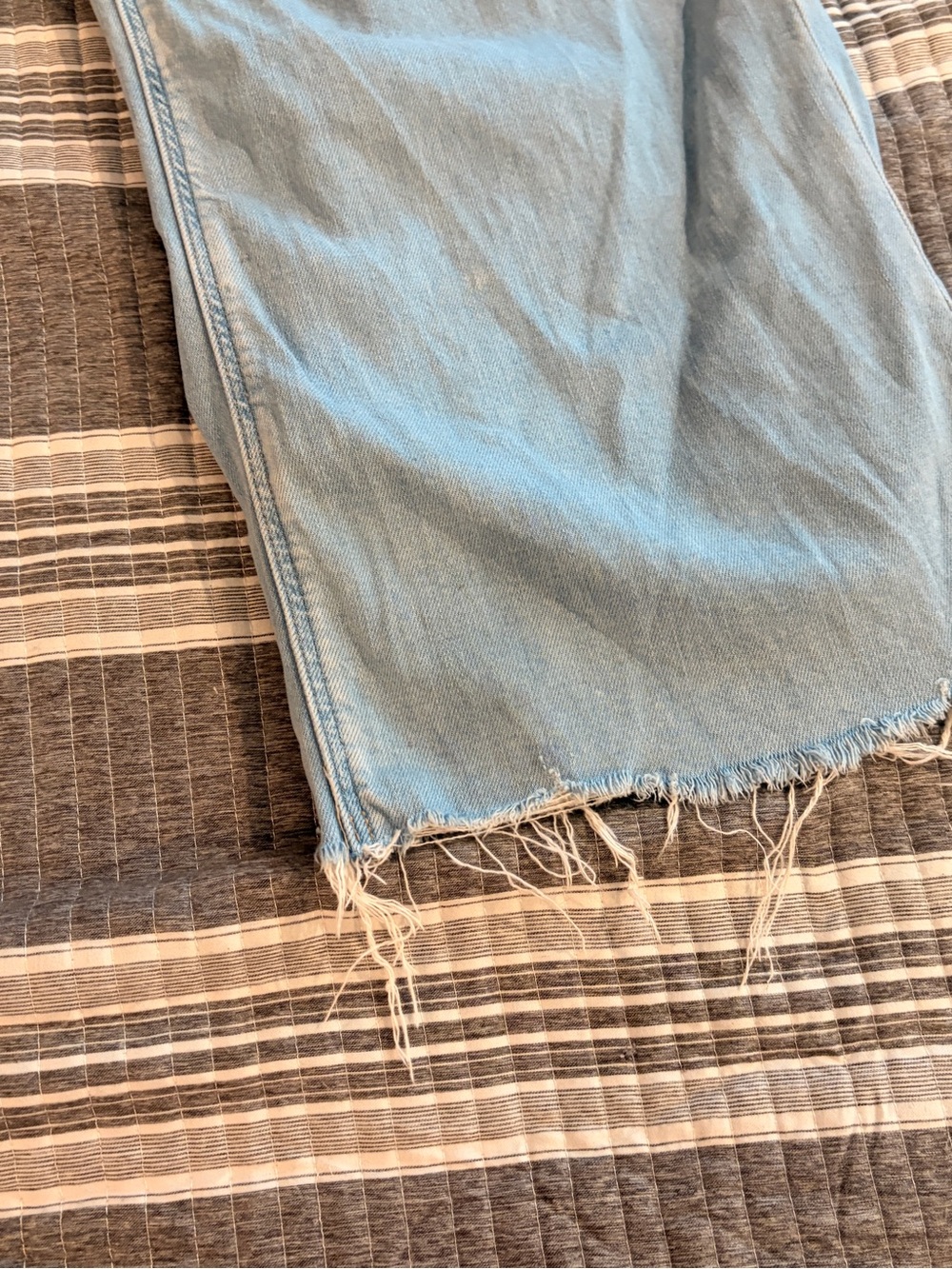 American Eagle Outfitters Women’s 8 Light Blue Distressed Wide-Leg Jeans - Picture 3 of 11